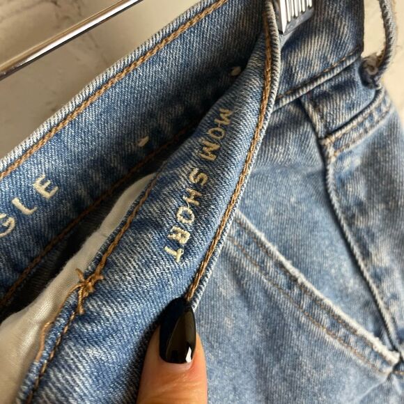 American Eagle Mom Shorts Rolled Cuff Pleated High Rise Denim 8 - Picture 3 of 5